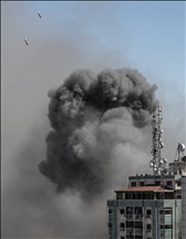 Fuerzas israelíes destruyen edificio en Gaza que albergaba instalaciones de Al-Jazeera y Associated Press
