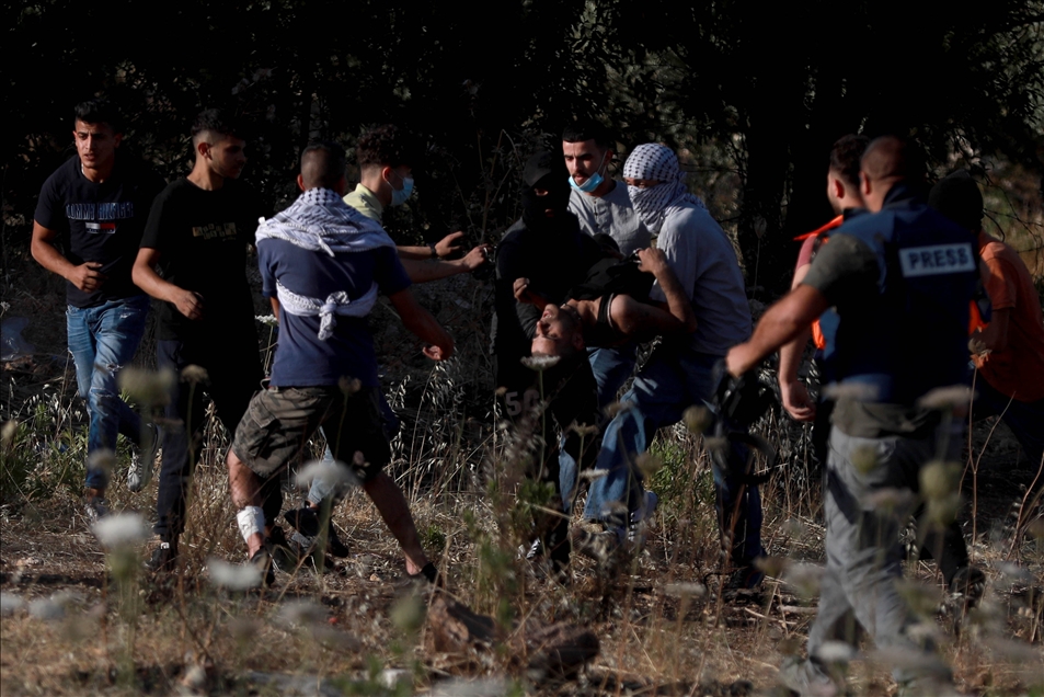 Israeli forces intervene in Palestinians in Ramallah