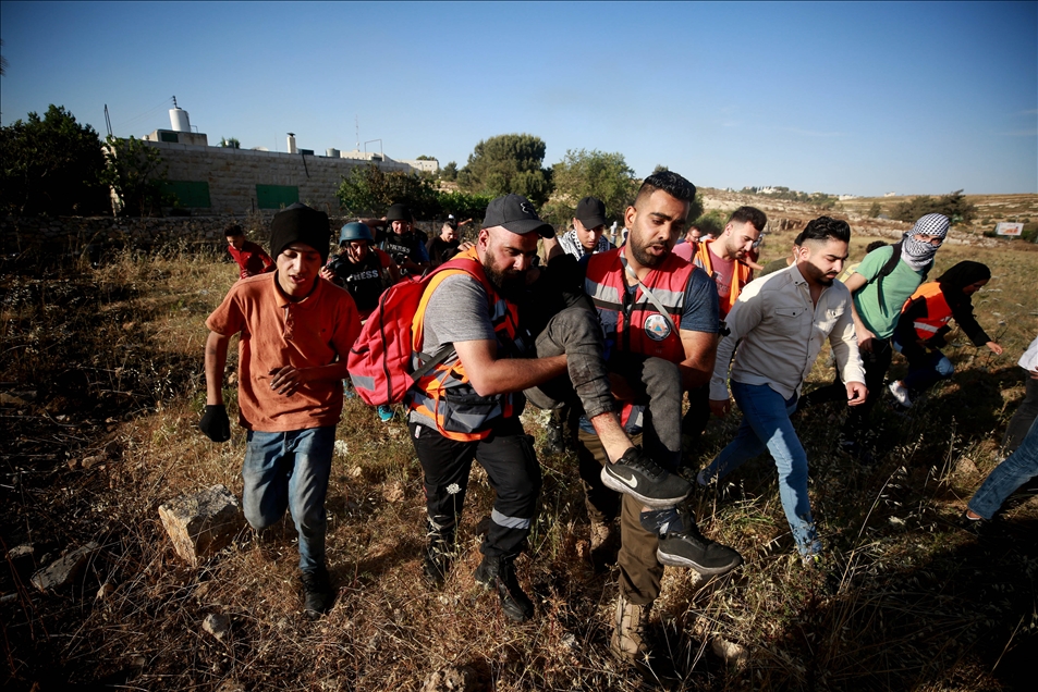 Israeli forces intervene in Palestinians in Ramallah