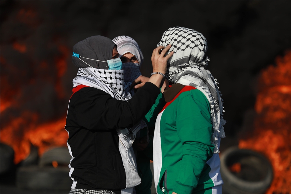 Israeli forces intervene in Palestinians in Ramallah