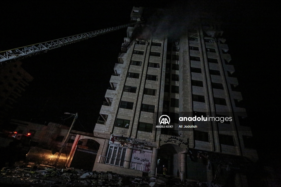 Israeli forces destroy 12- storey building in Gaza City