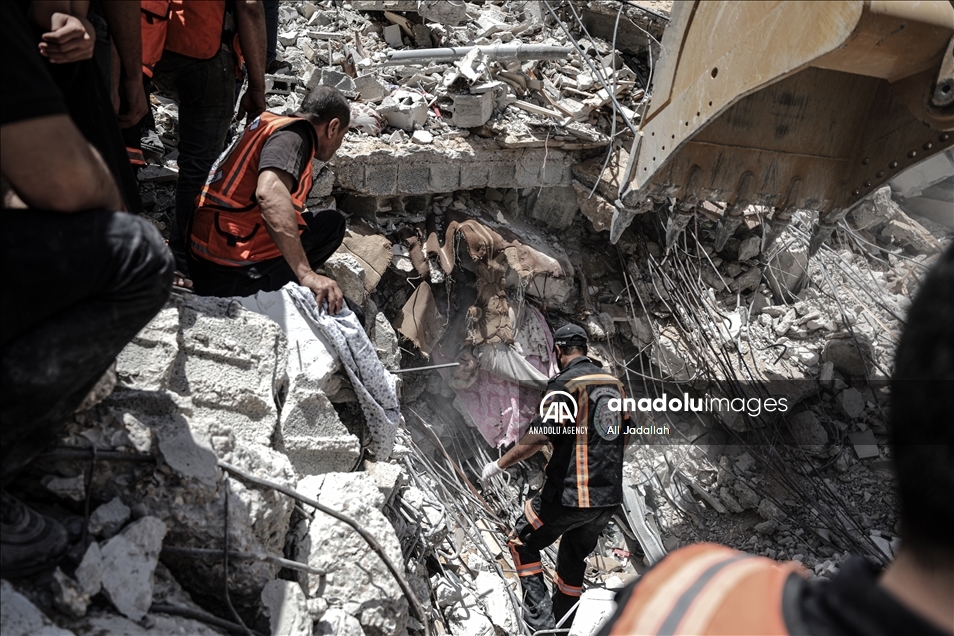 غزة.. 33 شهيدا في تدمير منطقة سكنية على رؤوس ساكنيها