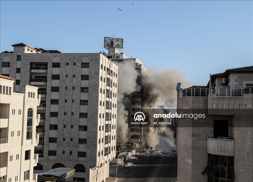غزة.. إسرائيل تقصف برجا سكنيا خامسا