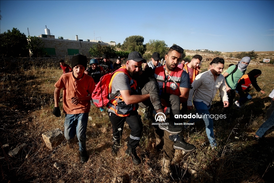 Israeli forces intervene in Palestinians in Ramallah