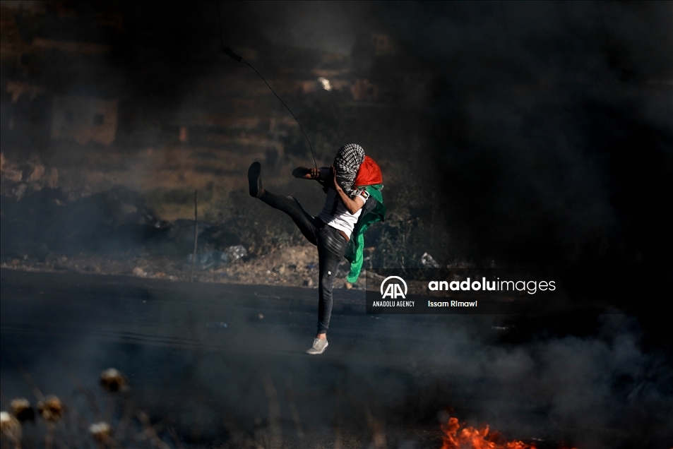 Israeli forces intervene in Palestinians in Ramallah
