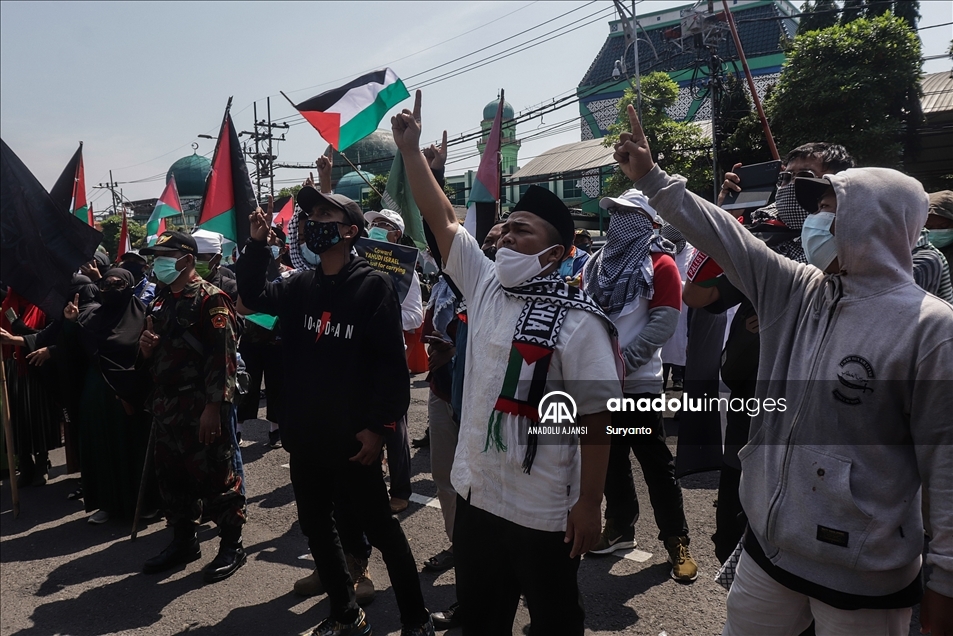 Endonezya'nın Surabaya kentinde Filistin'e destek gösterisi