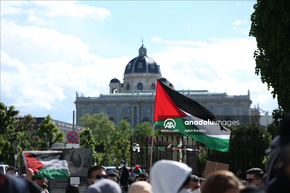 Avusturya'da devlet binalarında İsrail bayrağına yer verilmesi protesto edildi