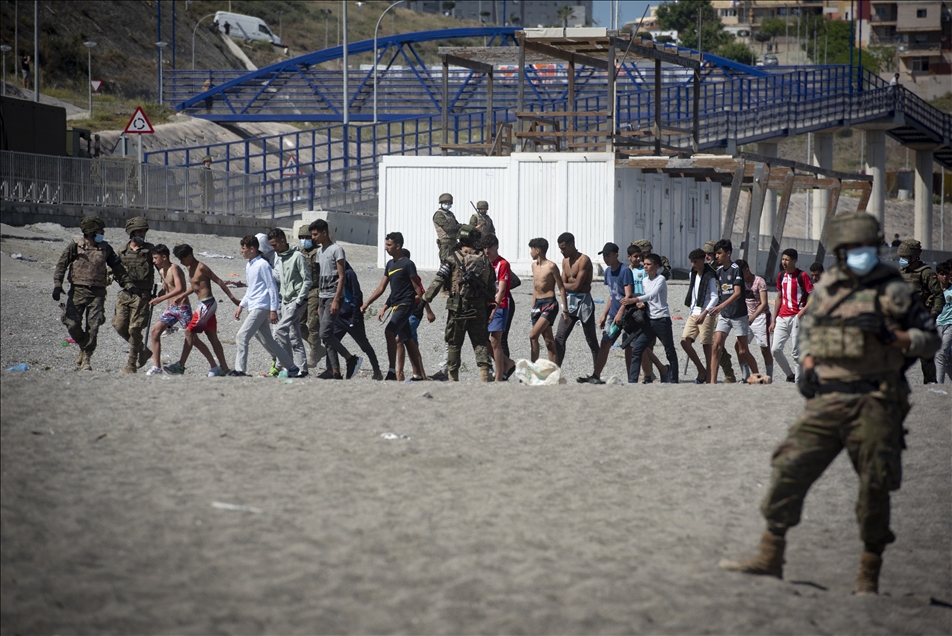 İspanya, Fas'tan gelen 6 bin düzensiz göçmenden 2 bin 700'ünü geri gönderdi