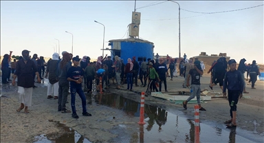 Suriye'de YPG/PKK'nın işgalindeki bölgelerde yakıt fiyatlarının artması protesto edildi