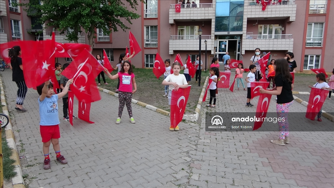 Van, Bitlis, Muş ve Hakkari'de saat 19.19'da İstiklal Marşı okundu