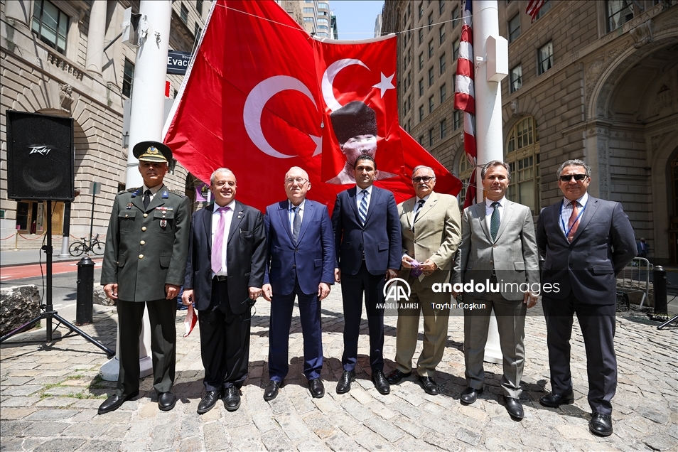 ABD'nin New York şehrinde Türk bayrağı göndere çekildi 