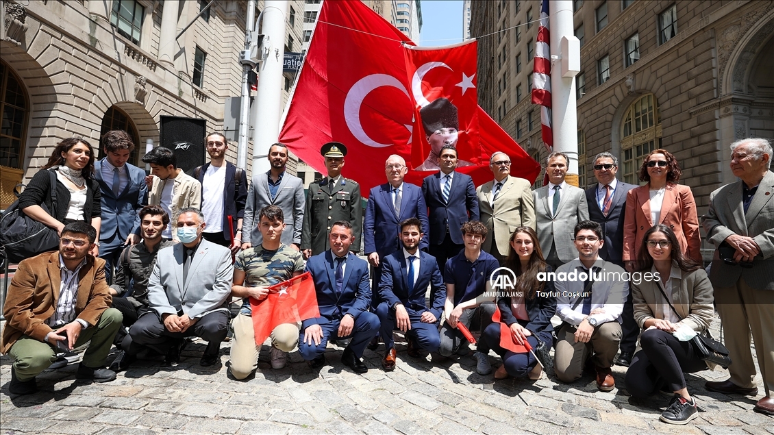 ABD'nin New York şehrinde Türk bayrağı göndere çekildi 