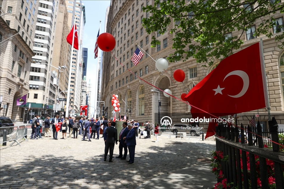 ABD'nin New York şehrinde Türk bayrağı göndere çekildi 