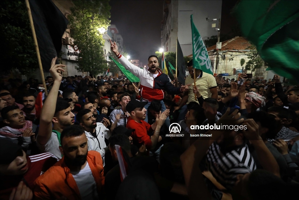 Të rinjtë palestinezë në Gaza dhe Bregun Perëndimor në atmosferë festive për "armëpushimin"