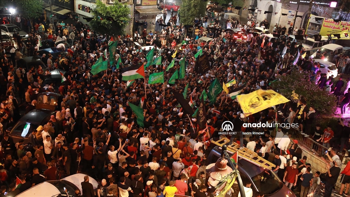 Të rinjtë palestinezë në Gaza dhe Bregun Perëndimor në atmosferë festive për "armëpushimin"