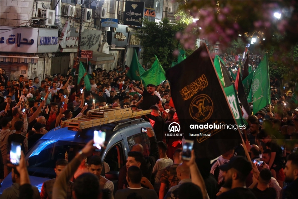 Të rinjtë palestinezë në Gaza dhe Bregun Perëndimor në atmosferë festive për "armëpushimin"