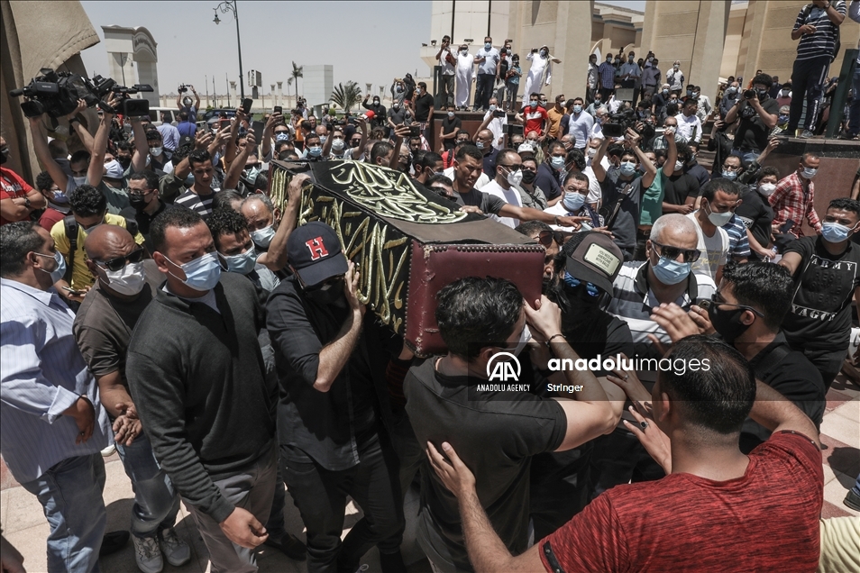 تشييع الفنان المصري سمير غانم الذي توفي متأثرا بإصابته بكورونا​​​​​​​