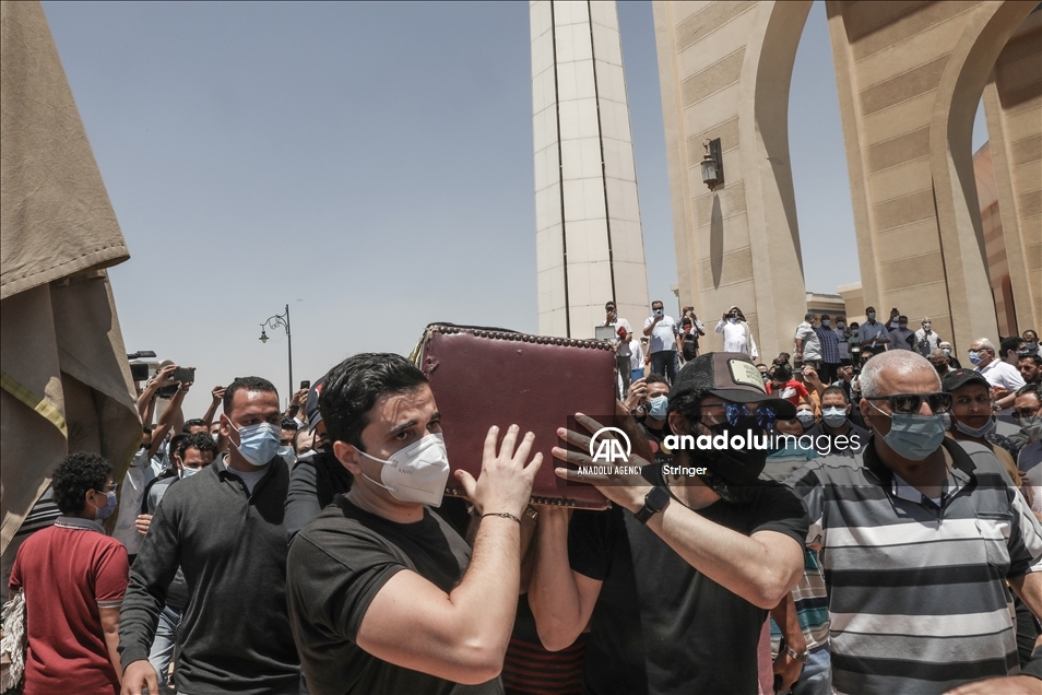 تشييع الفنان المصري سمير غانم الذي توفي متأثرا بإصابته بكورونا​​​​​​​