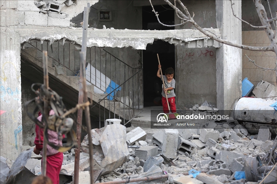 Warga Palestina kembali ke rumah setelah gencatan senjata Israel - Hamas