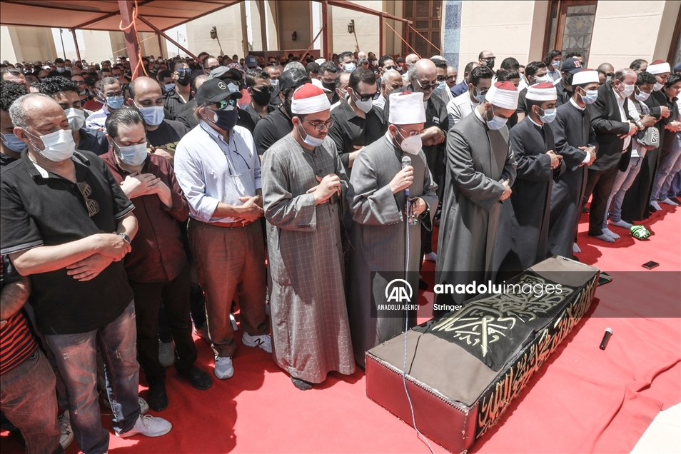 تشييع الفنان المصري سمير غانم الذي توفي متأثرا بإصابته بكورونا​​​​​​​