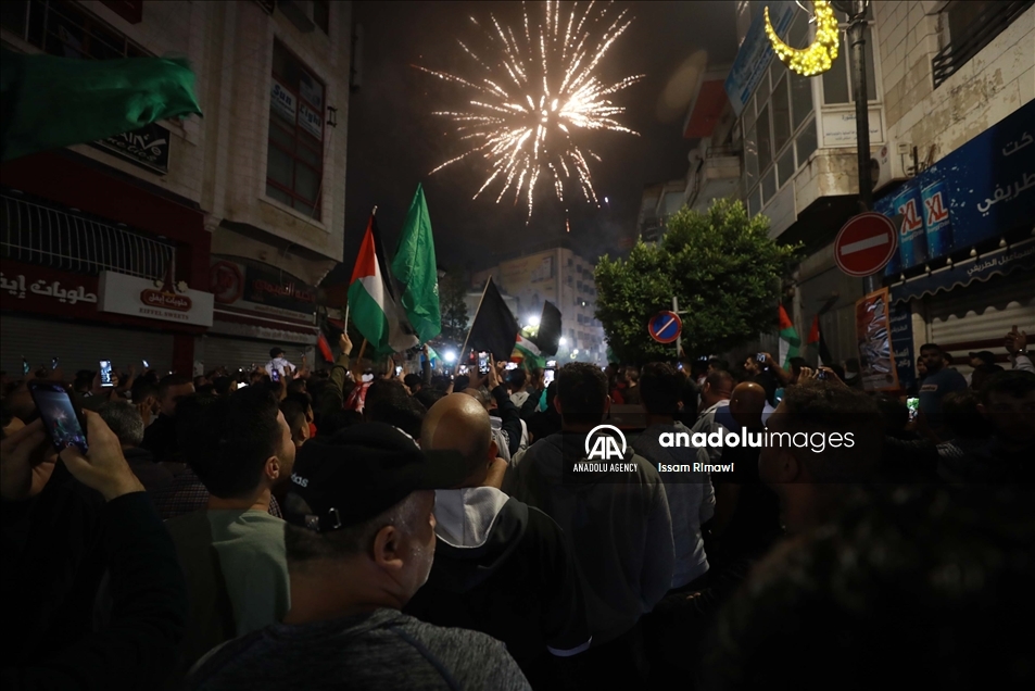 Të rinjtë palestinezë në Gaza dhe Bregun Perëndimor në atmosferë festive për "armëpushimin"