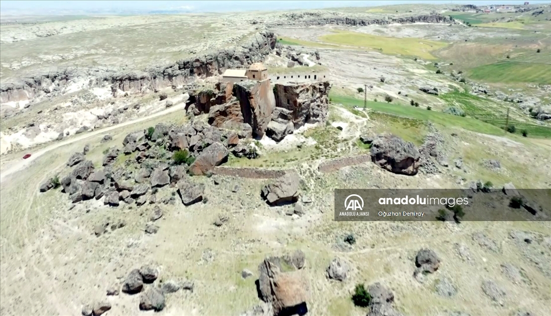 Aksaray'daki Yüksek Kilise ihtişamıyla ziyaretçilerini bekliyor