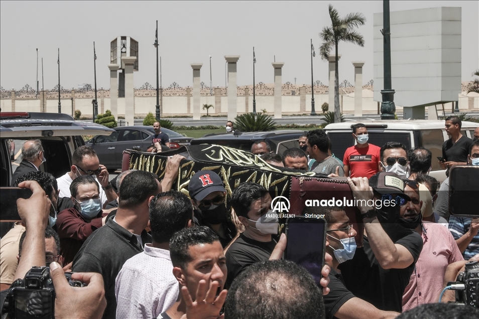 تشييع الفنان المصري سمير غانم الذي توفي متأثرا بإصابته بكورونا​​​​​​​