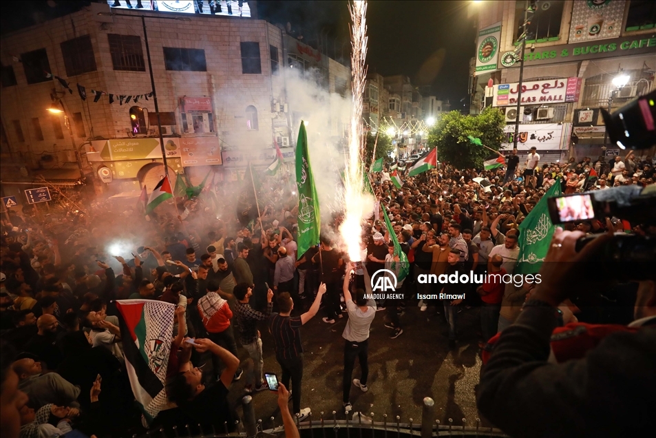 Të rinjtë palestinezë në Gaza dhe Bregun Perëndimor në atmosferë festive për "armëpushimin"