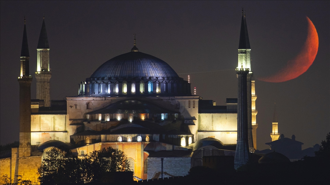 İstanbul'da hilal