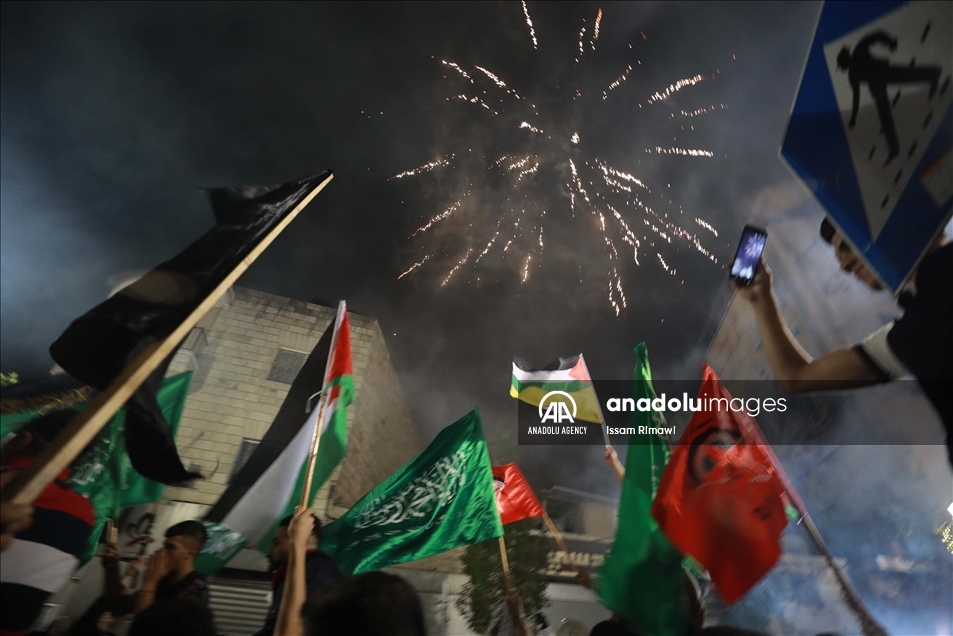 Të rinjtë palestinezë në Gaza dhe Bregun Perëndimor në atmosferë festive për "armëpushimin"
