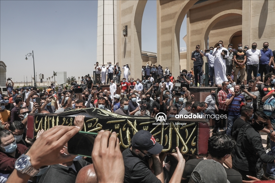 تشييع الفنان المصري سمير غانم الذي توفي متأثرا بإصابته بكورونا​​​​​​​