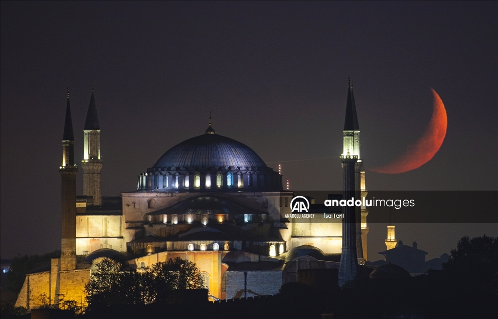 Crescent moon appears over Hagia Sophia Mosque