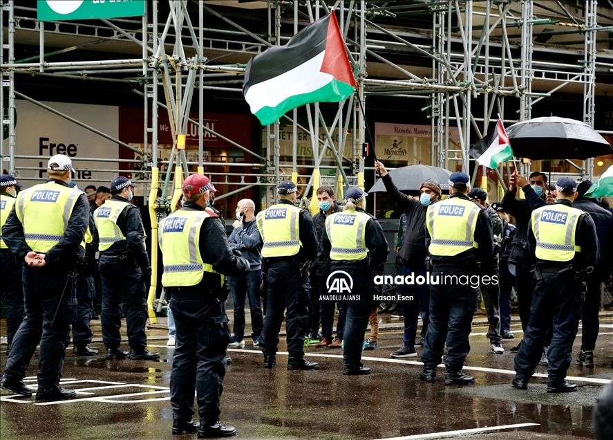 Londra polisi, İsrail destekçilerinin Filistin destekçilerine saldırmasını önledi