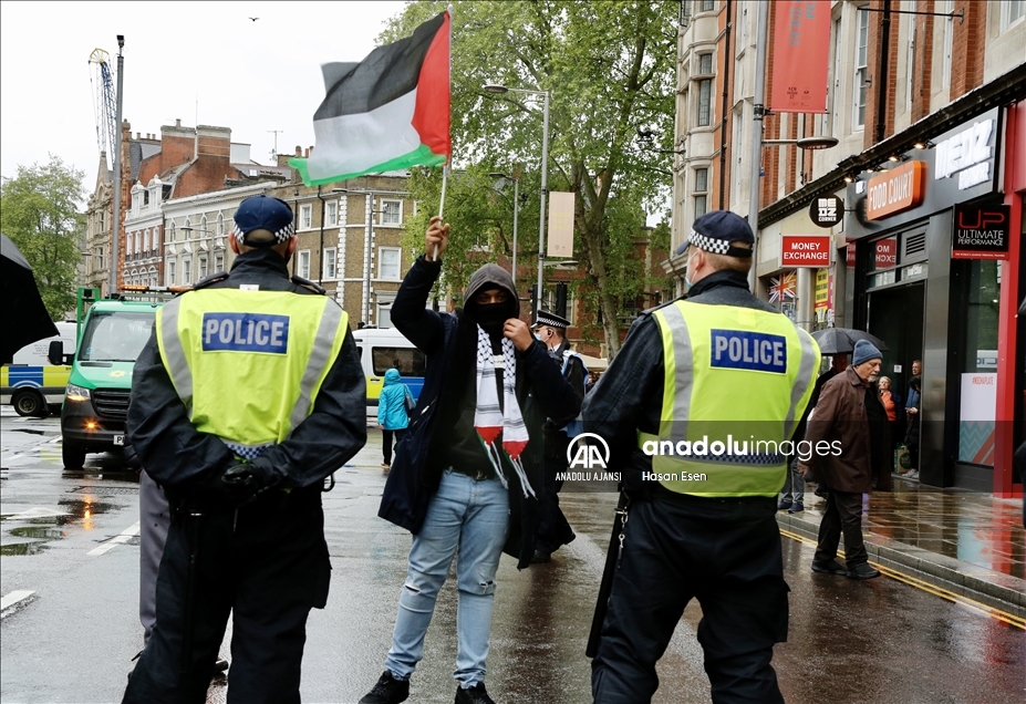Londra polisi, İsrail destekçilerinin Filistin destekçilerine saldırmasını önledi
