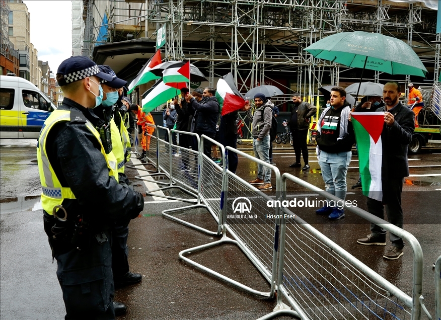Londra polisi, İsrail destekçilerinin Filistin destekçilerine saldırmasını önledi