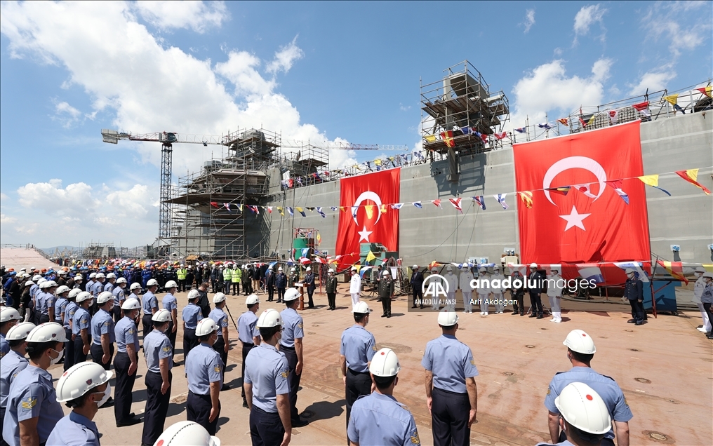 Akar ve TSK komuta kademesi, inşası devam eden TCG Anadolu’yu inceledi