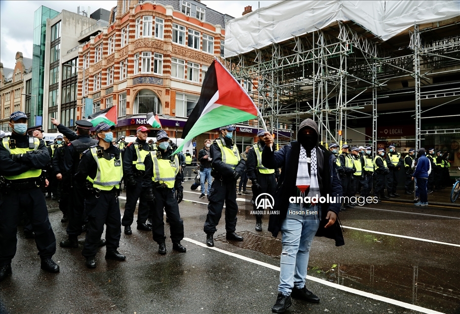 Londra polisi, İsrail destekçilerinin Filistin destekçilerine saldırmasını önledi