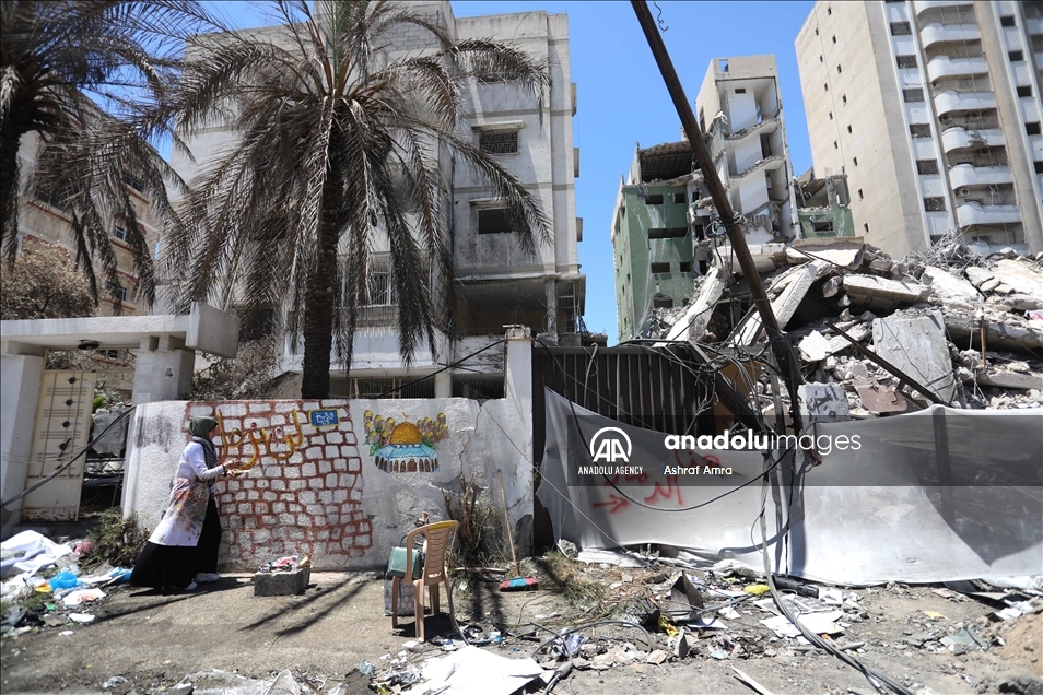 "الشيخ جرّاح" يتجسد على جدار منزل مهدوم بغزة