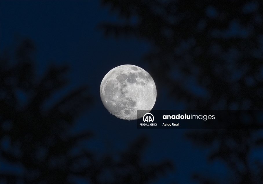 Full Moon in Ankara