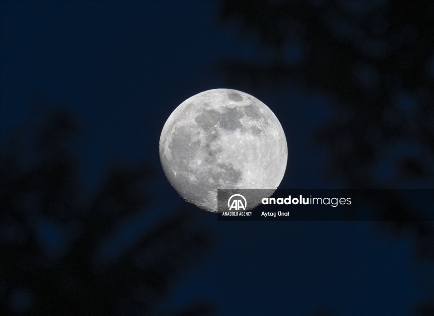 Full Moon in Ankara