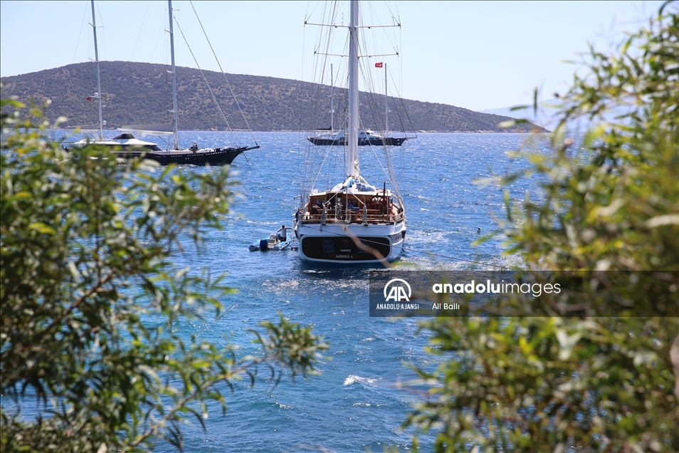Bodrum'a "mavi tur" için gelen turistler denize "güvenli" açılacak