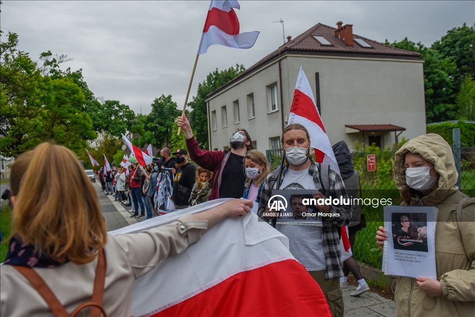 Belarusians protest against blogger detention on forced diverted Ryanair flight