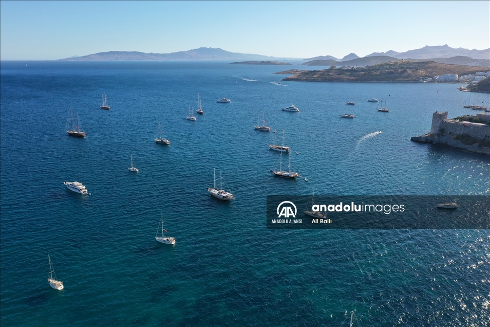 Bodrum'a "mavi tur" için gelen turistler denize "güvenli" açılacak