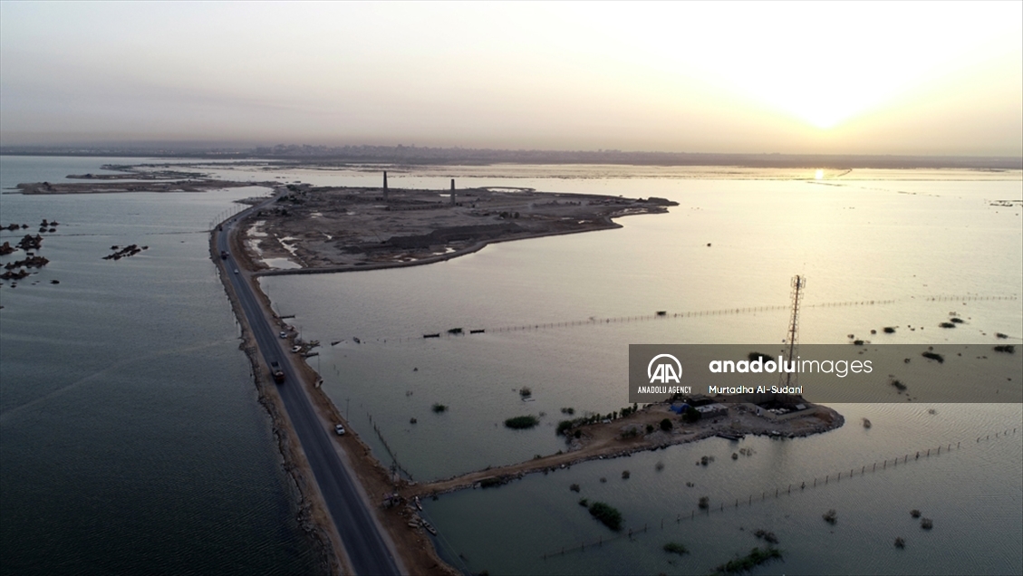 Impresionantes imágenes del mar de Náyaf en medio del desierto iraquí