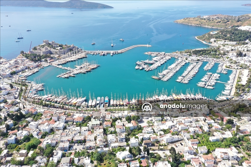 Bodrum'a "mavi tur" için gelen turistler denize "güvenli" açılacak
