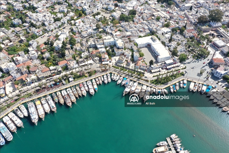 Bodrum'a "mavi tur" için gelen turistler denize "güvenli" açılacak