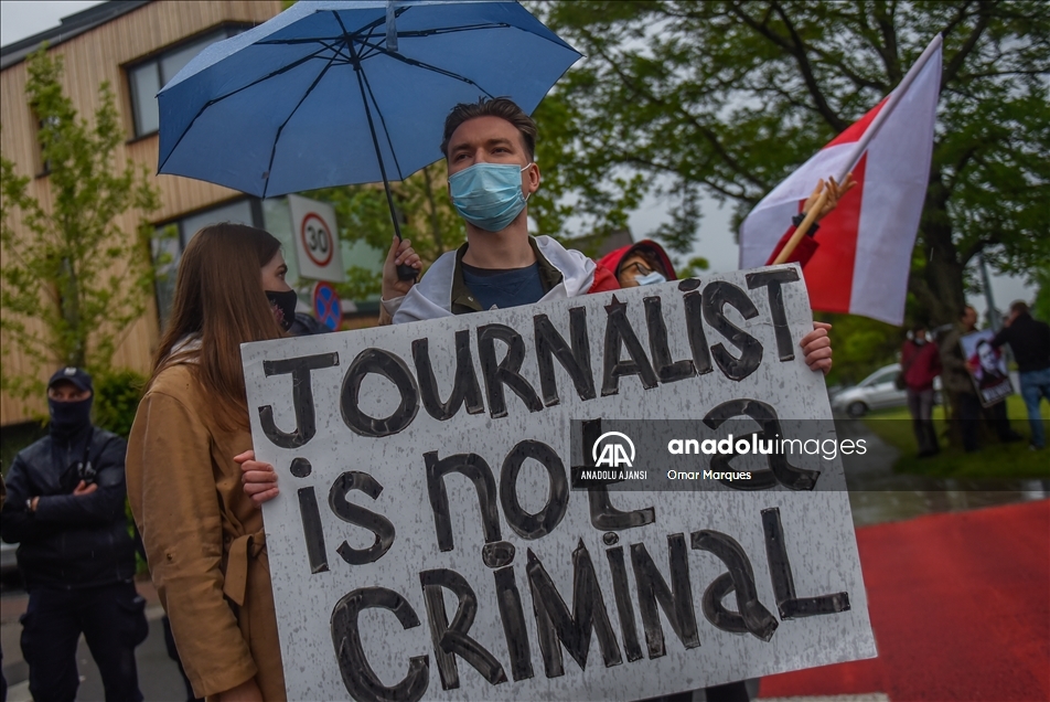 Belarusians protest against blogger detention on forced diverted Ryanair flight