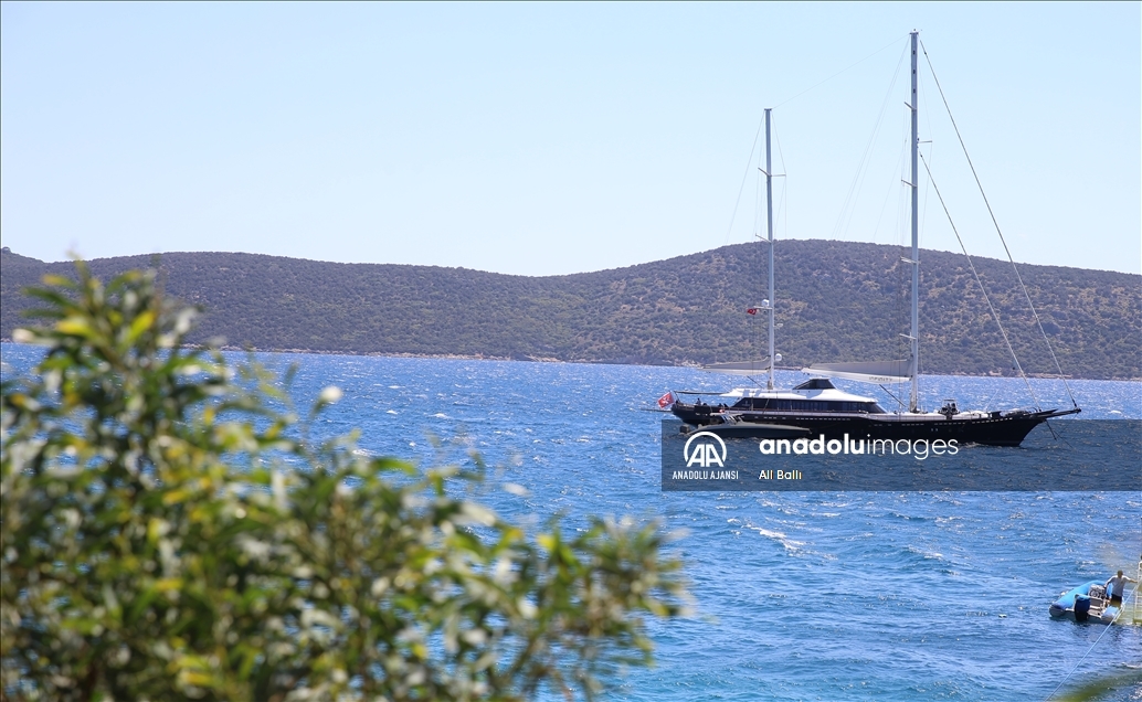 Bodrum'a "mavi tur" için gelen turistler denize "güvenli" açılacak