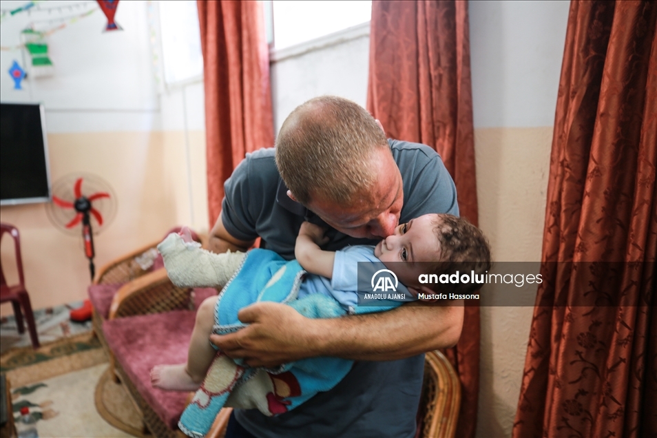 Eşi ve 4 çocuğunu kaybetmesine rağmen metanetini koruyan Gazzeli baba, Cumhurbaşkanı Erdoğan'dan yardım istedi