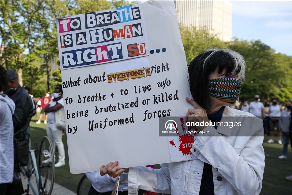 Siyahi George Floyd ölümünün birinci yılında New York'ta anıldı